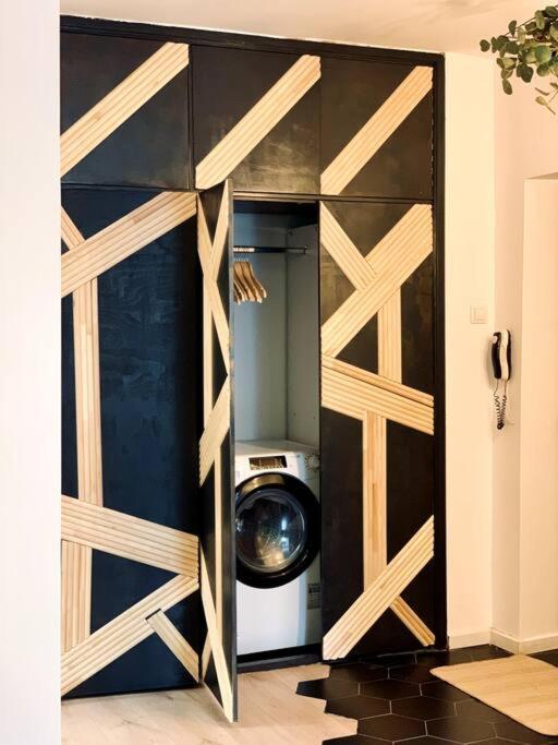 Heart Of The City - Modern Studio With Balcony Lejlighed Bukarest Eksteriør billede