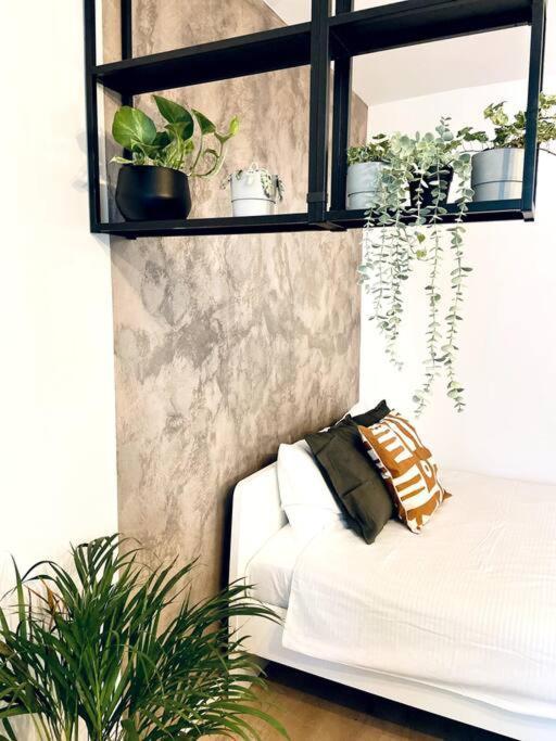 Heart Of The City - Modern Studio With Balcony Lejlighed Bukarest Eksteriør billede